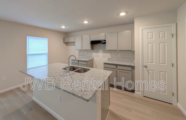 Foto del edificio - 1667 Helena St