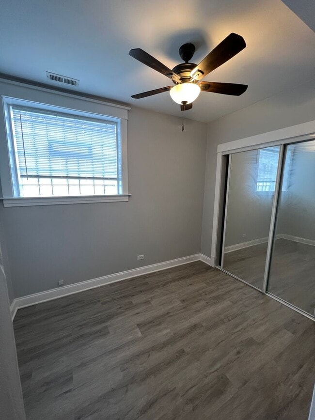 Building Photo - 3614 N. Paulina-3614-G