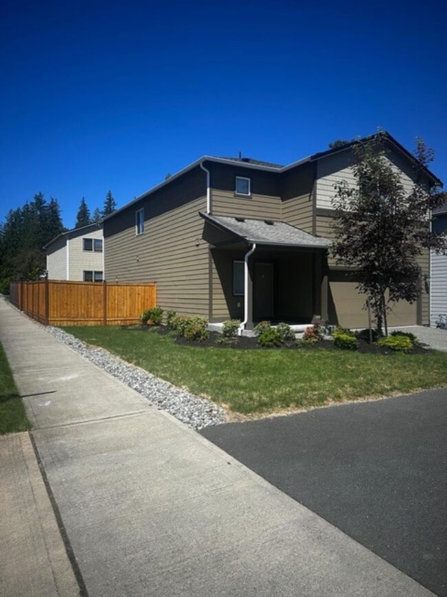 Foto del edificio - Spacious, modern 5-bed, 2.75-bath in sough...