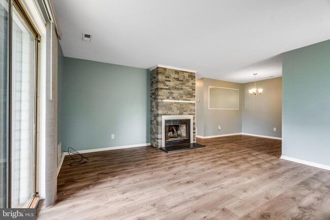 Building Photo - 537 Cascade Ct