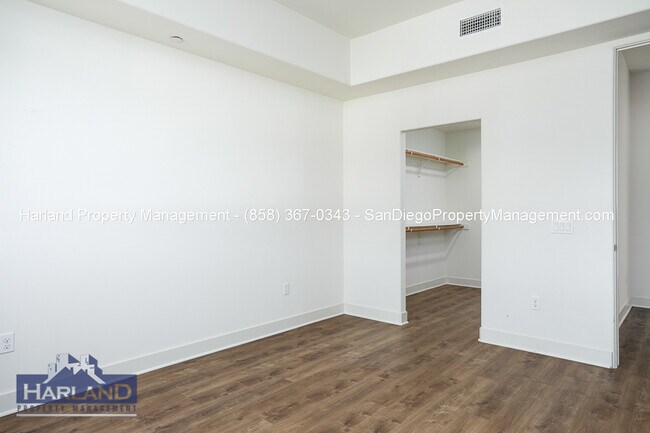 Building Photo - 5702 La Jolla Blvd
