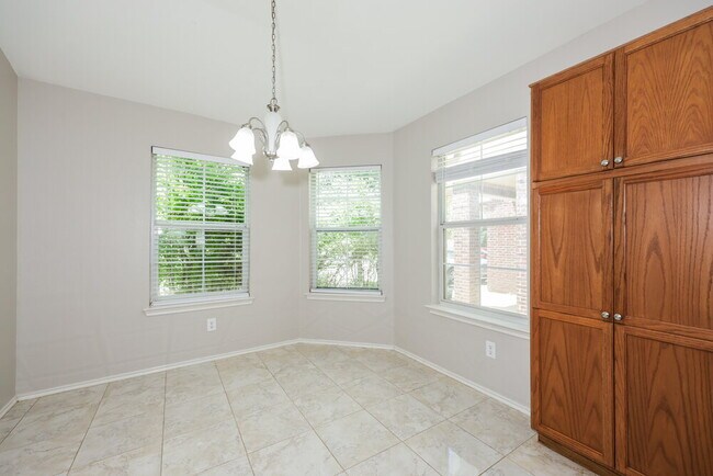 Foto del edificio - 4736 Cedar Springs Dr