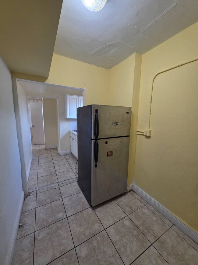 Building Photo - 655 SW 19th Rd