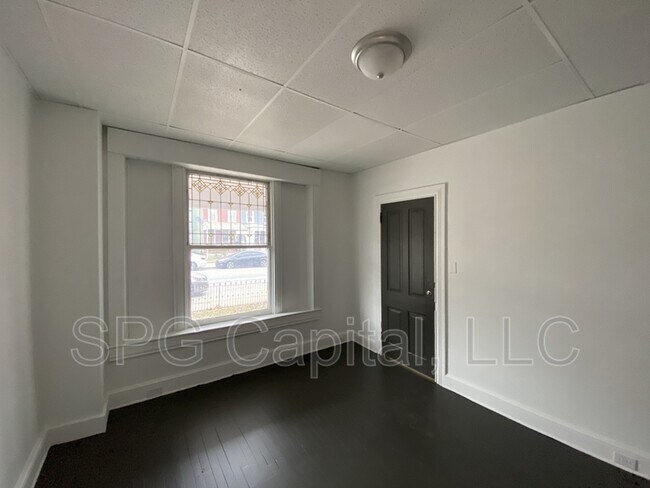 Building Photo - 254 Roosevelt Ave