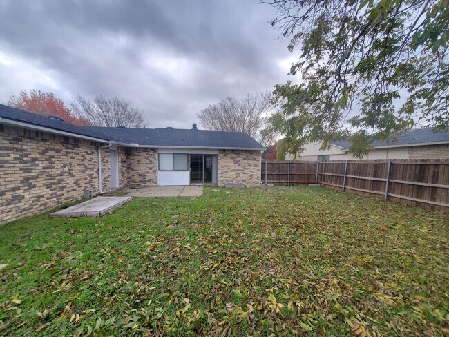 Building Photo - A must see Plano Home!