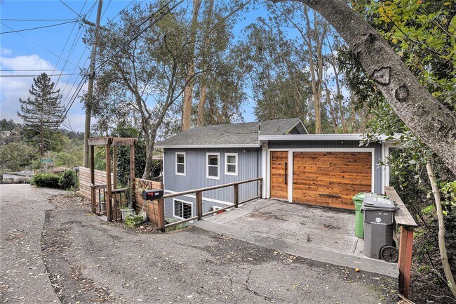 Building Photo - 6766 Paso Robles Dr