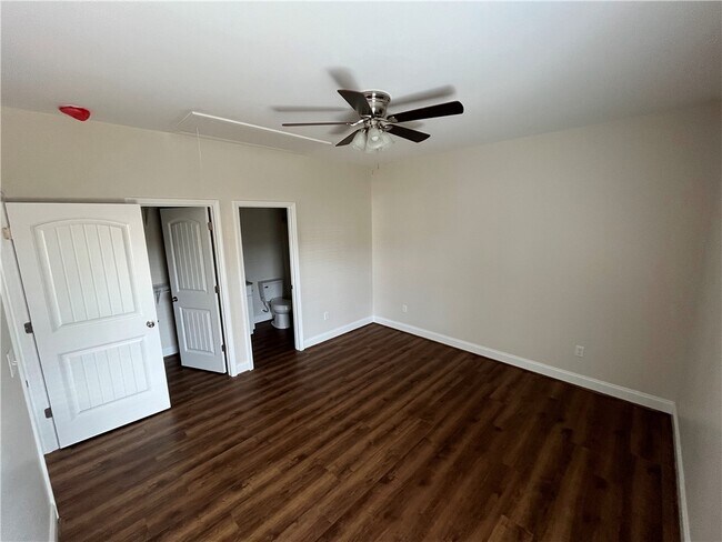 Foto del edificio - 104 Oak Ln