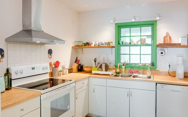 Foto del edificio - Convenient to campus and Five Points- Jamestown condo for rent