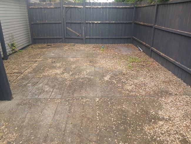 Building Photo - Nice 3 bed 1 bath house with large garage and basement!!!