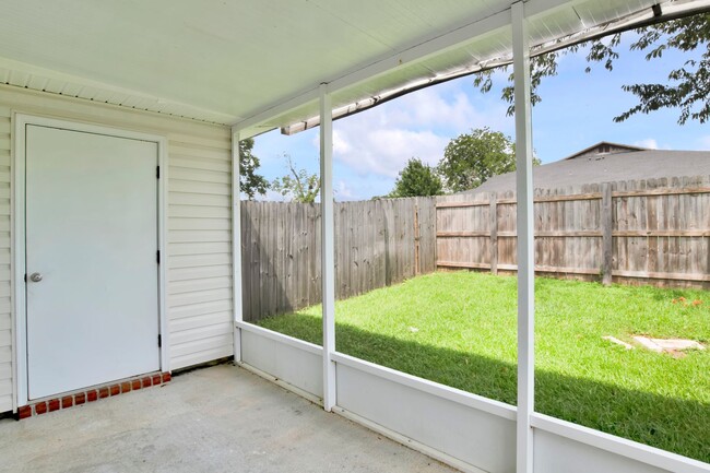 Building Photo - Wonderful Patio Home!