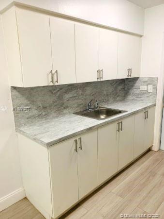 Foto del edificio - 738 NE 86th St