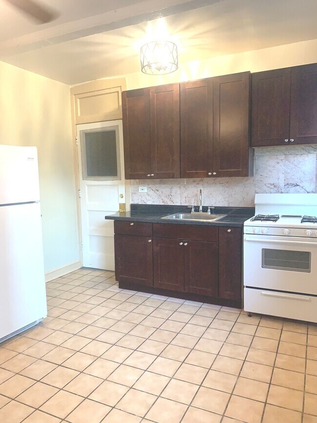 Foto del edificio - 836 W Sunnyside Ave