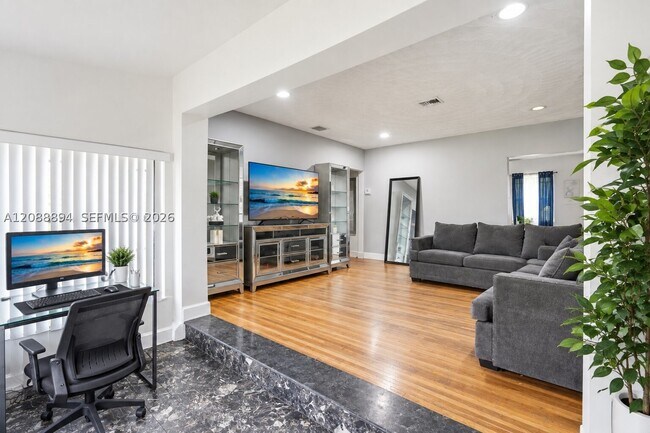 Foto del edificio - 500 NW 124th St