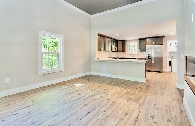 Building Photo - 1218 1st Ave