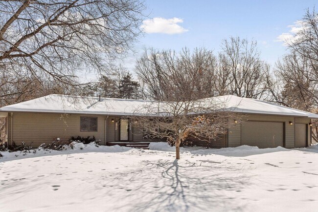 Building Photo - 4601 Fairhills Rd W