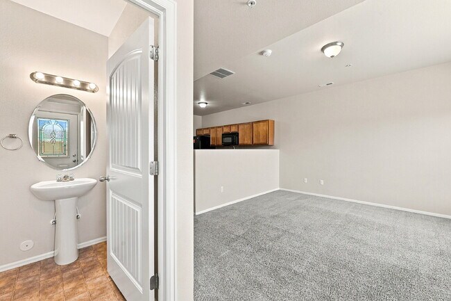 Foto del edificio - $1,895.95- 3-bed, 2.5-bath townhome in Colorado Springs!
