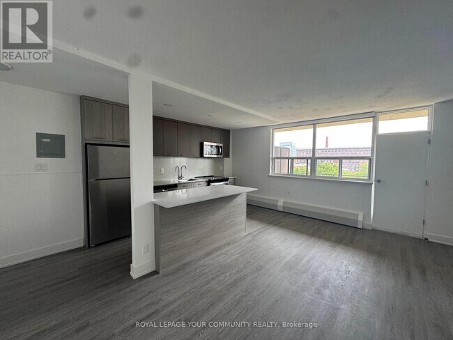 Building Photo - 135 Tyndall Ave