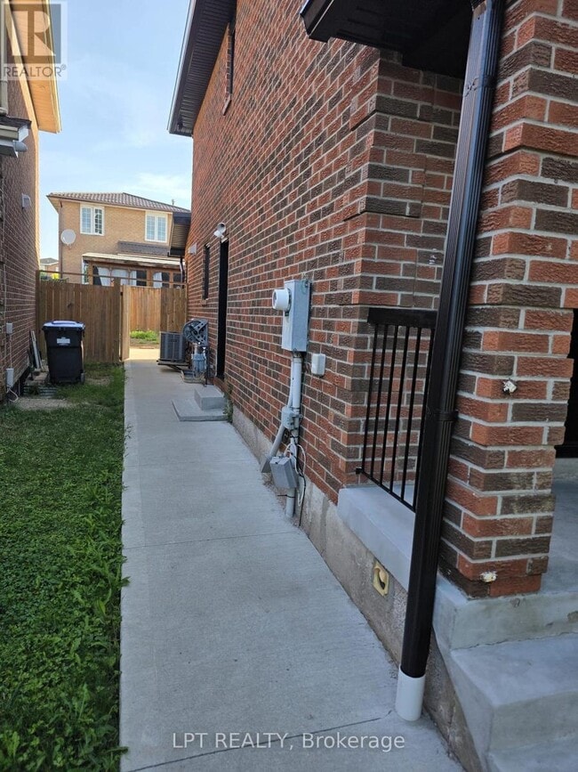 Building Photo - 17 Alabaster Dr