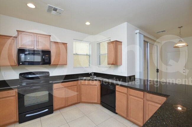 Building Photo - 883 S Almira Ave