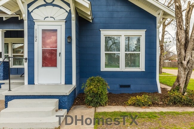 Building Photo - 1102 S 11th St
