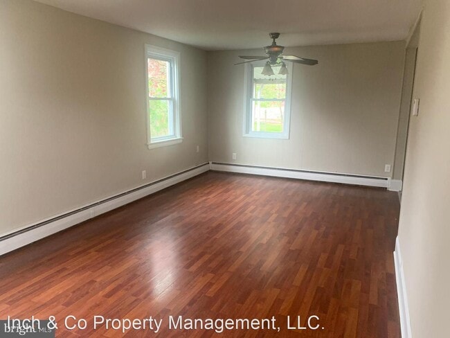 Building Photo - 3 br, 1 bath House - 999 Loucks Place