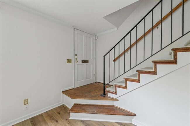 Building Photo - 98 La Rue Pl NW