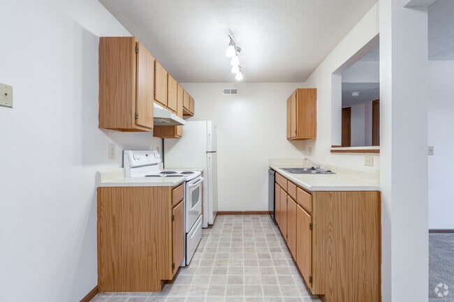 1 BR, 1 BA - 750SF - Kitchen - Waterford Pointe