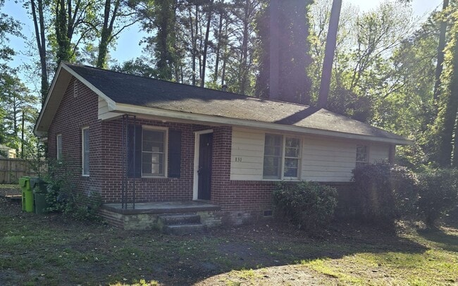 Building Photo - North Columbia