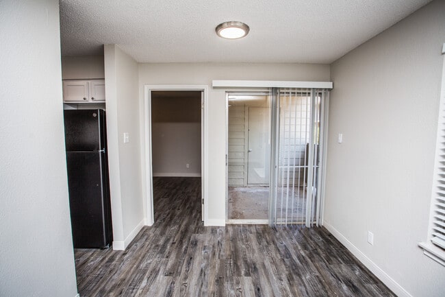 Building Photo - Saddlewood Apartments