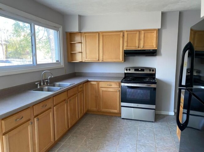 Foto del edificio - 454 E Tompkins St