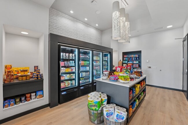 Building Photo - 610 West