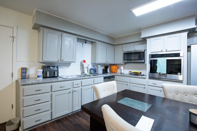 Building Photo - 5426 9th St