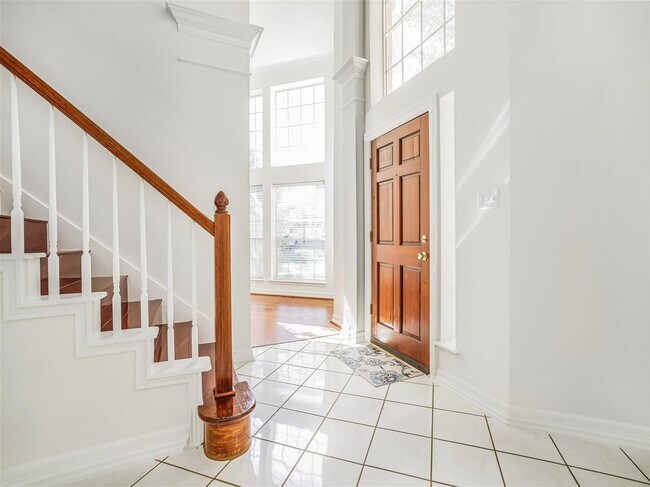 Building Photo - 1827 Senca Springs Ct