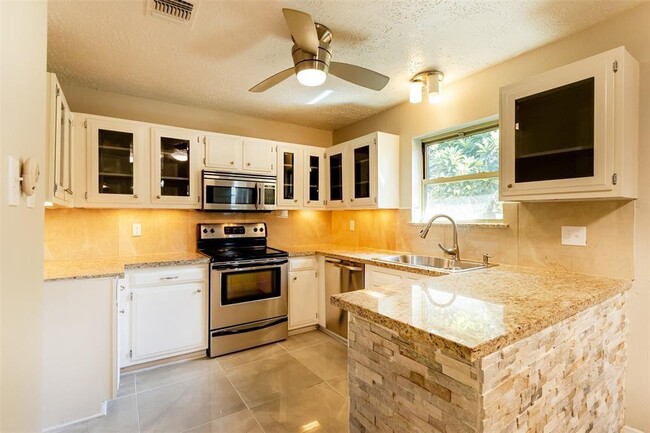 Foto del edificio - 2105 Meadowlark Ln