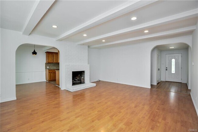 Foto del edificio - 5219 San Feliciano Dr