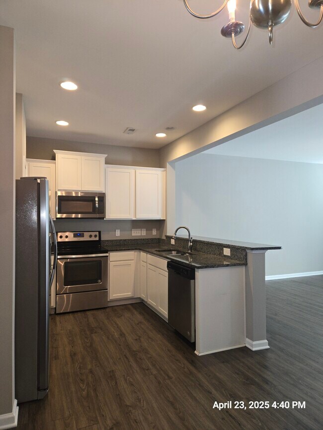 Building Photo - 1080 Kenross Dr