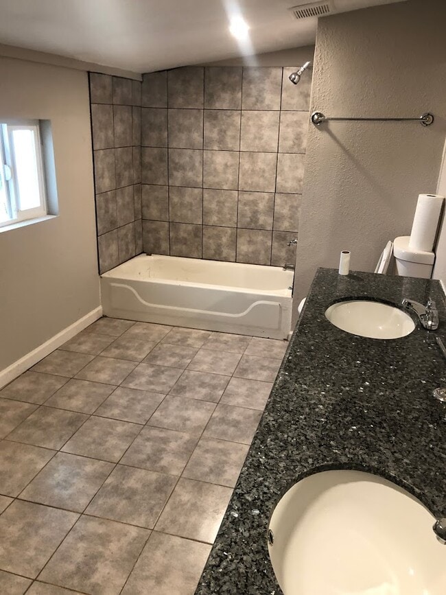 Building Photo - 4828 S 35th Dr