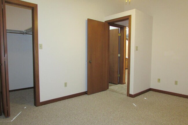 Foto del edificio - Unique 2 Bedroom with Large Office of US 64
