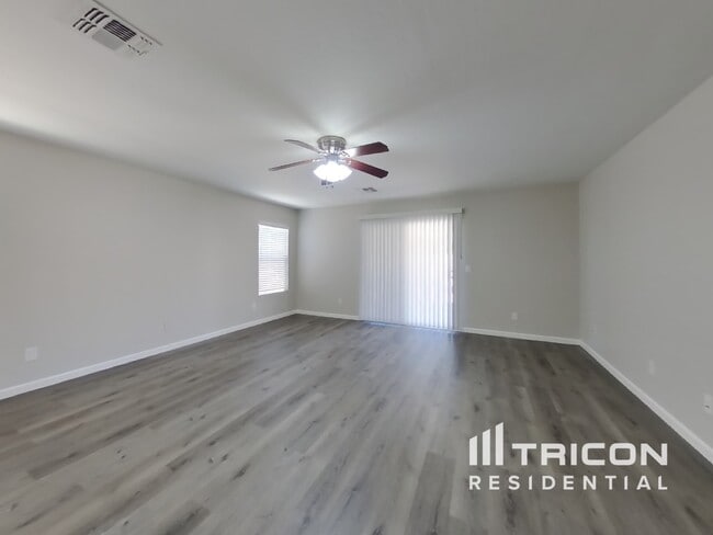 Foto del edificio - 4558 E Silverbell Rd
