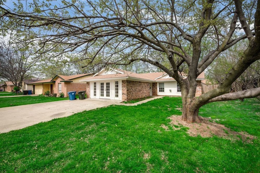 Primary Photo - 1604 Woodhaven Dr