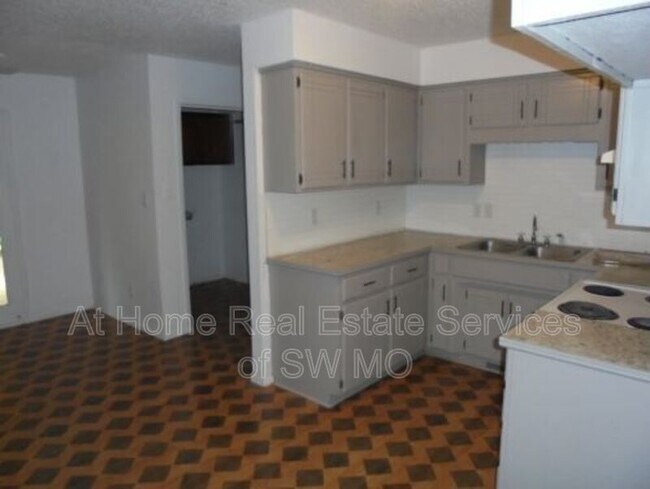Building Photo - 3410 W Maple St