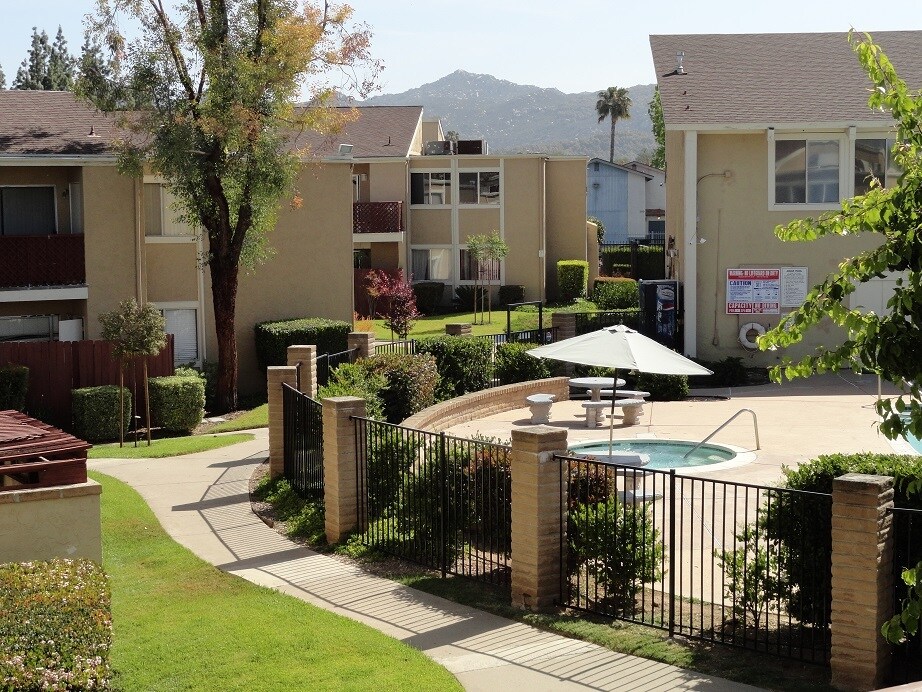 Foto principal - 475 N Midway Dr