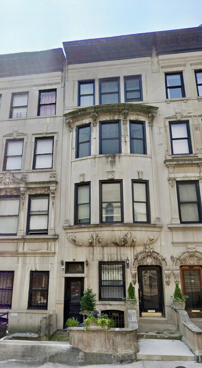 Building Photo - 460 W 142nd St