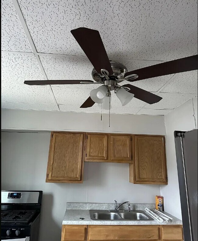 Foto del edificio - 2962 E 66th St