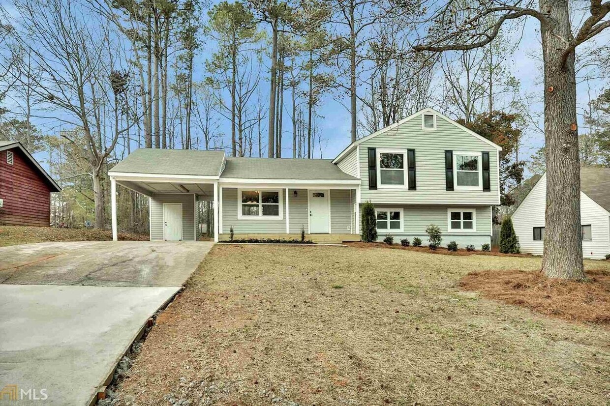 Primary Photo - 6 Buckthorne Dr