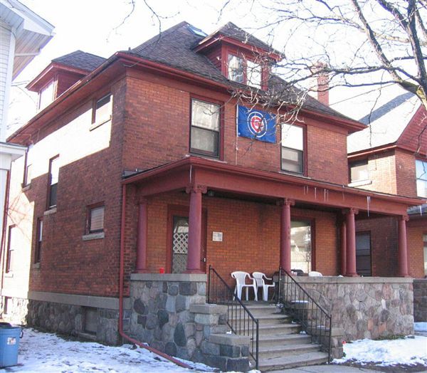 Primary Photo - 410 Thompson St