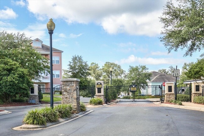 Building Photo - 2801 Chancellorsville Dr
