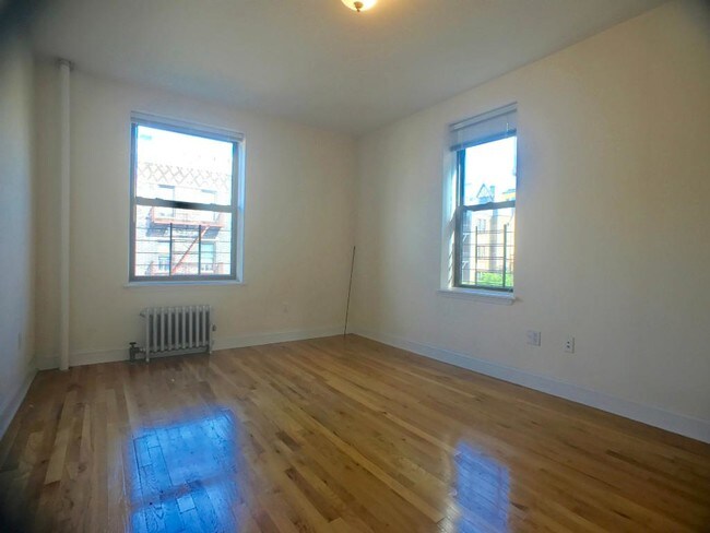 Building Photo - 105 Pinehurst Ave