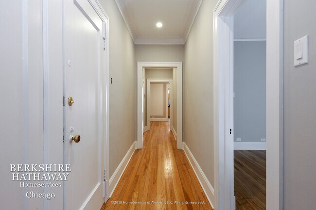 Building Photo - 548 W Fullerton Pkwy
