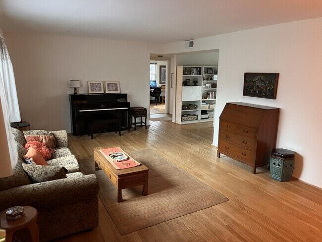Primary Photo - 9422 Adelphi Road, Unit 3